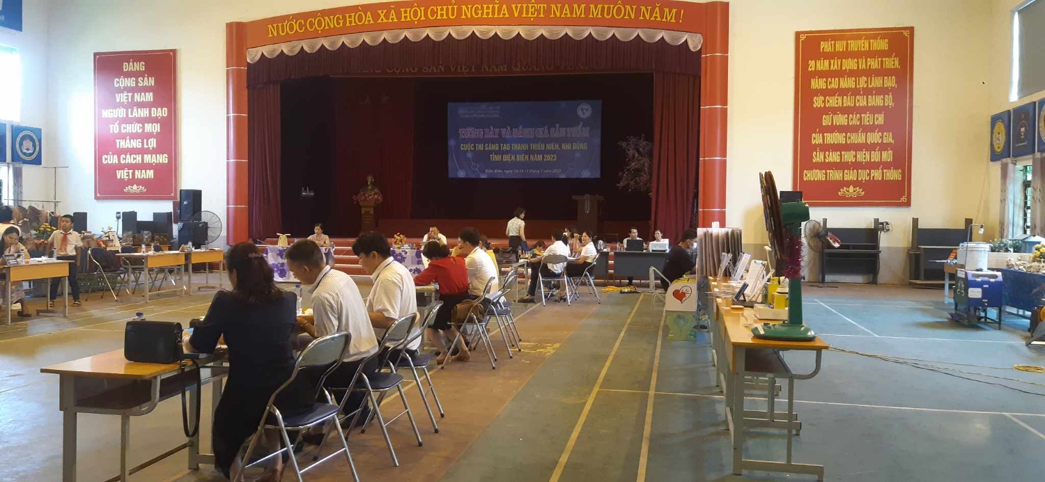 Học sinh Trường THCS Thị Trấn tham gia cuộc thi sáng tạo thanh thiếu niên, nhi đồng của UBND Tỉnh Điện Biên  năm 2023.