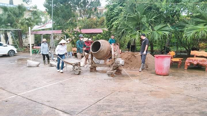 Trường THCS Thị Trấn Điện Biên Đông tổ chức lao động vệ sinh, tu sửa trường lớp chuẩn bị các điều kiện cơ sở vật chất cho năm học mới 2023-2024.