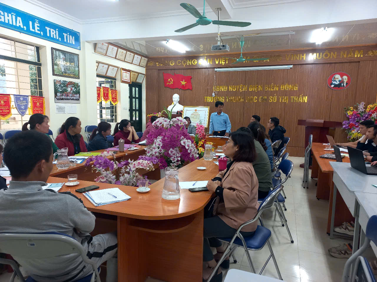 CHI BỘ 9 THCS THỊ TRẤN TỔ CHỨC SINH HOẠT CHI BỘ THÁNG 12 NĂM 2024